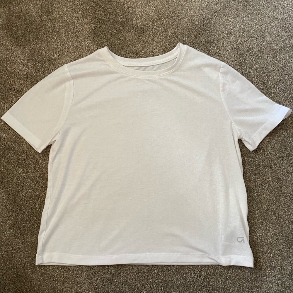 Women’s Gap Fit workout t-shirt
